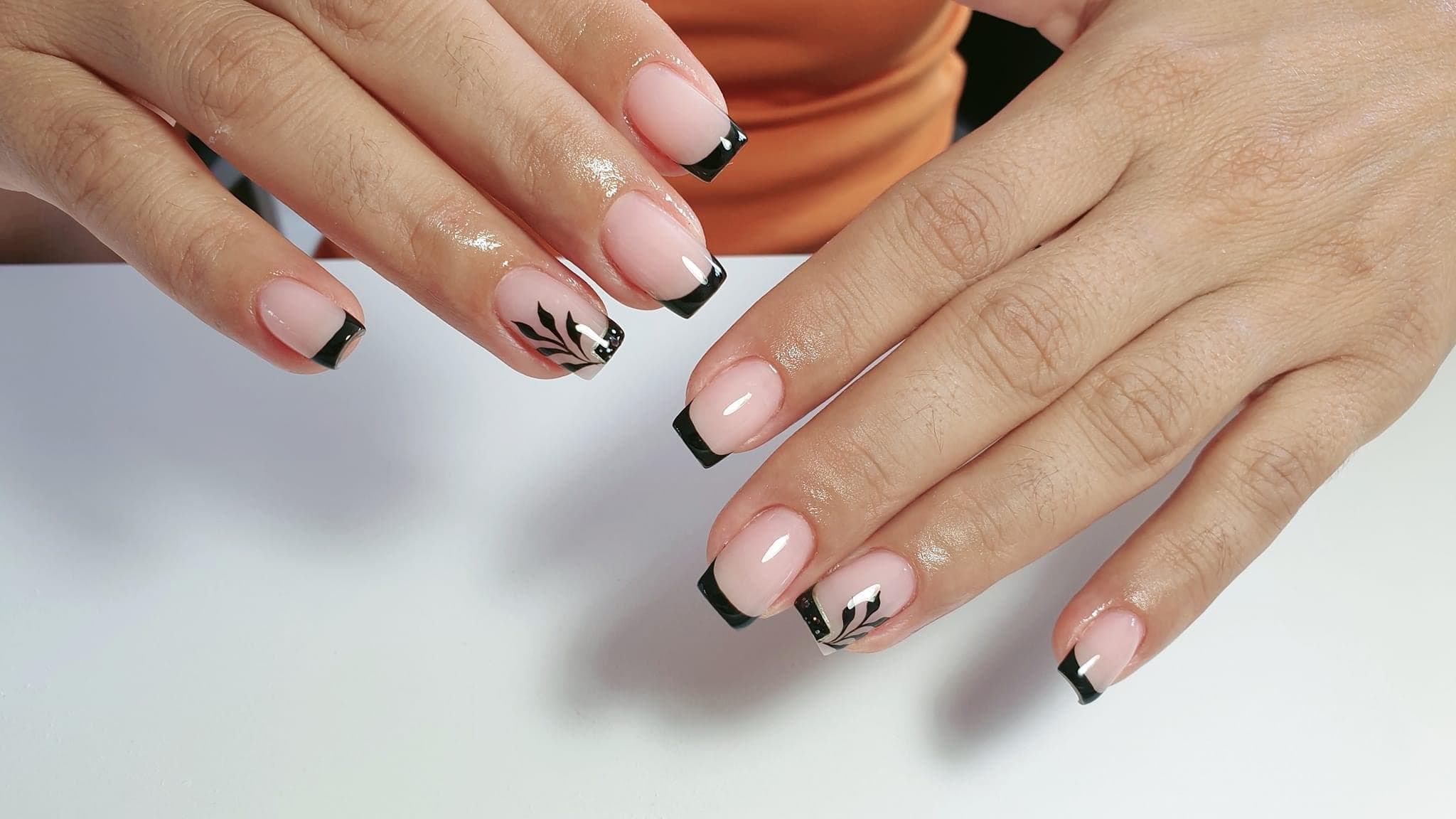 Stylizacja paznokci — Venus Beauty Salon